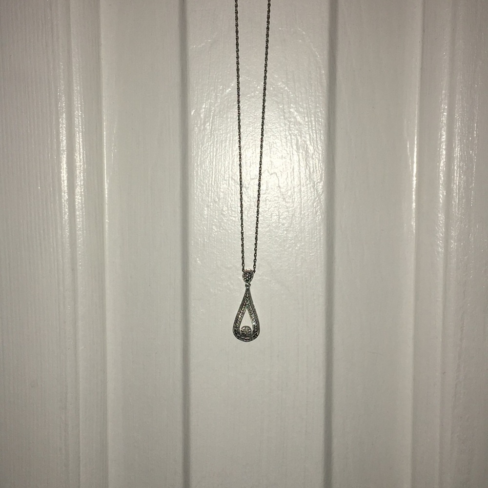 Silver Colored Teardrop Necklace